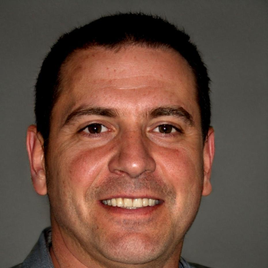 Консультант технической поддержки Божидар Томич